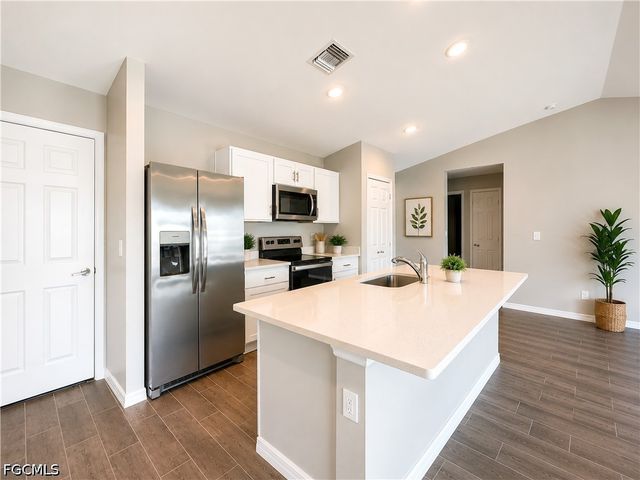 2728 NE 5th PL, Cape Coral, FL 33909