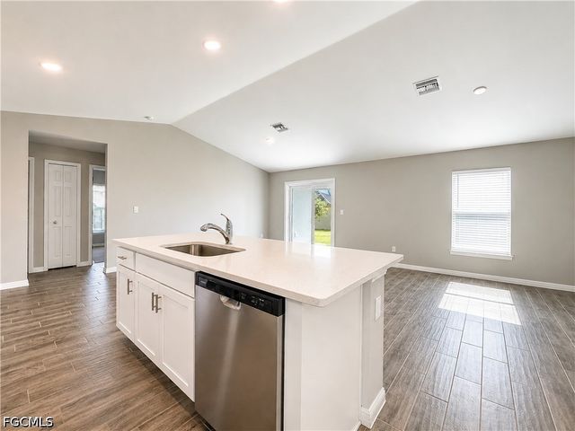 2728 NE 5th PL, Cape Coral, FL 33909