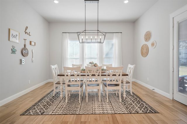 108 Southwood Drive, Burleson, TX 76028