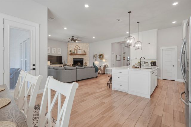 108 Southwood Drive, Burleson, TX 76028