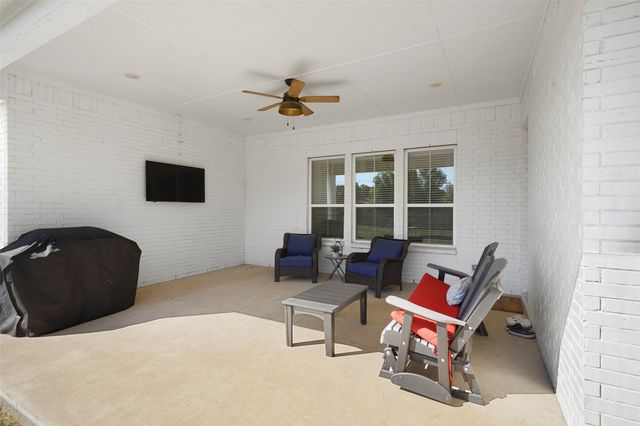 108 Southwood Drive, Burleson, TX 76028