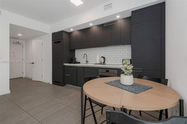 227 NE 2nd St 2206, Miami, FL 33132