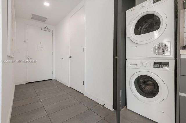 227 NE 2nd St 2206, Miami, FL 33132