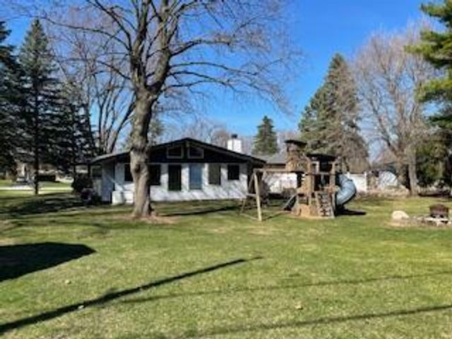 N51W15819 Fair Oak PARKWAY, Menomonee Falls, WI 53051