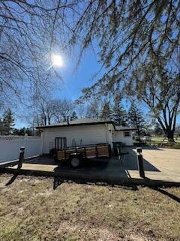 N51W15819 Fair Oak PARKWAY, Menomonee Falls, WI 53051