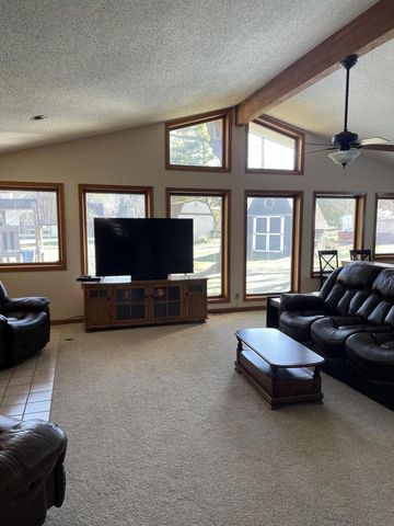 N51W15819 Fair Oak PARKWAY, Menomonee Falls, WI 53051