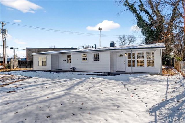 300 Saint Kevin Street, Cahokia, IL 62206