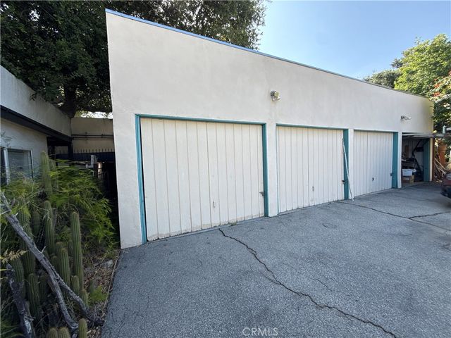 10438 Scoville, Sunland, CA 91040