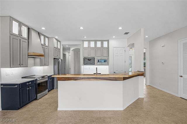 2538 Ashbury CIR, Cape Coral, FL 33991