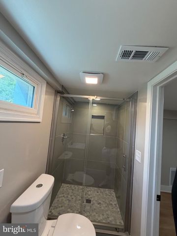 5210 HAYES NE, Washington, DC 20019