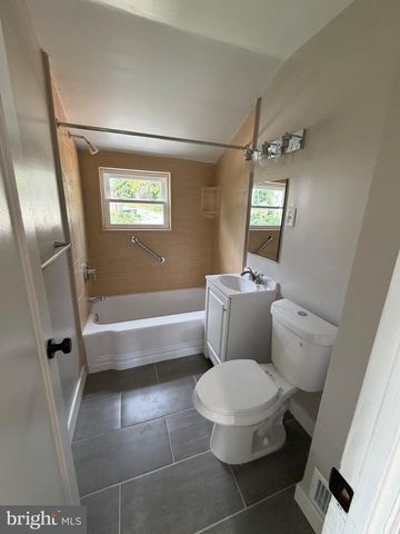 5210 HAYES NE, Washington, DC 20019