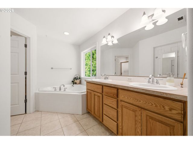 102 Ne 153RD St, Vancouver, WA 98685