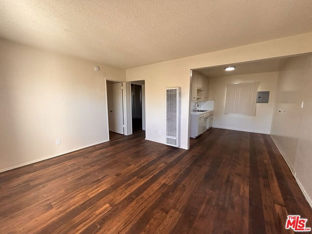 Image 11 of property listing at 1001 & 1005 W G Street, Wilmington, CA 90744