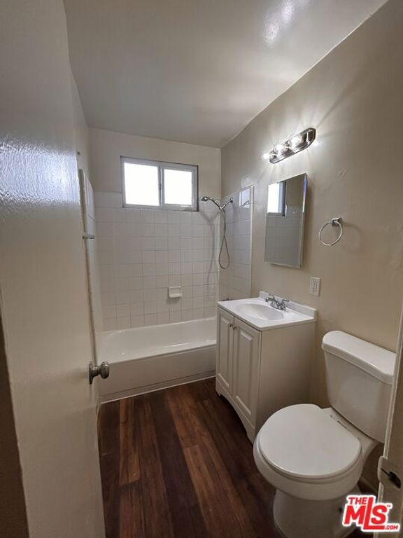 Image 13 of property listing at 1001 & 1005 W G Street, Wilmington, CA 90744