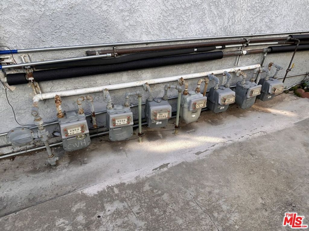 Image 15 of property listing at 1001 & 1005 W G Street, Wilmington, CA 90744