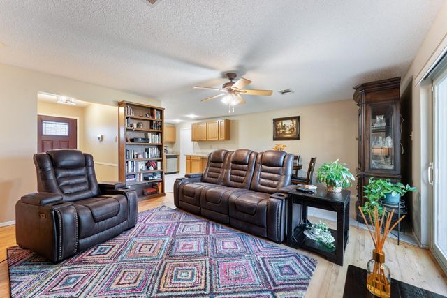 304 Hildred Avenue, Conroe, TX 77303