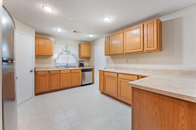 304 Hildred Avenue, Conroe, TX 77303