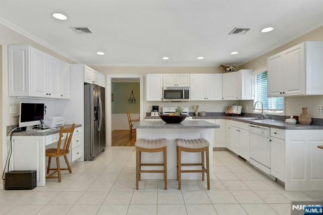 25 Hollywood Avenue, Emerson, NJ 07630