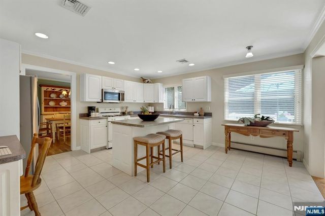 25 Hollywood Avenue, Emerson, NJ 07630