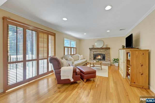 25 Hollywood Avenue, Emerson, NJ 07630