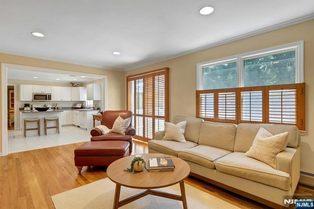 25 Hollywood Avenue, Emerson, NJ 07630