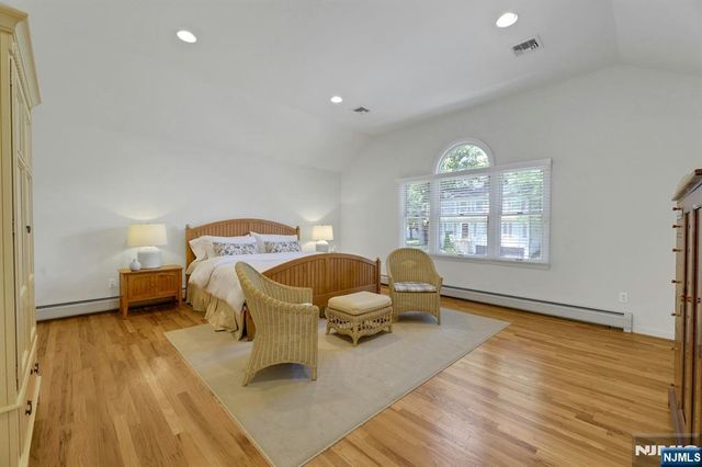 25 Hollywood Avenue, Emerson, NJ 07630