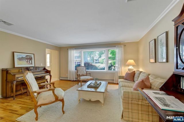 25 Hollywood Avenue, Emerson, NJ 07630