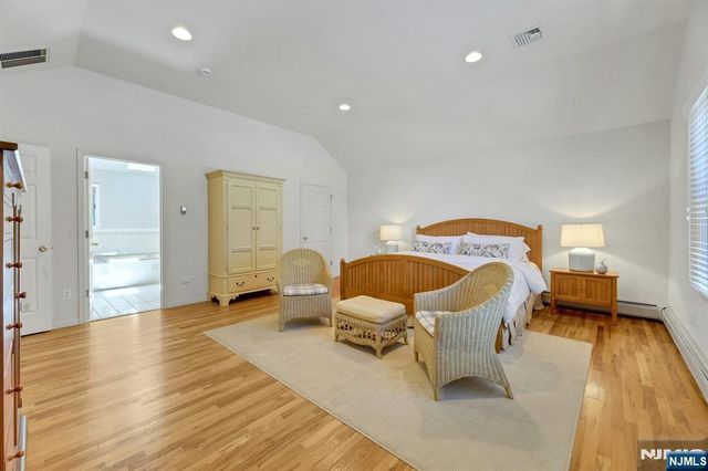 25 Hollywood Avenue, Emerson, NJ 07630