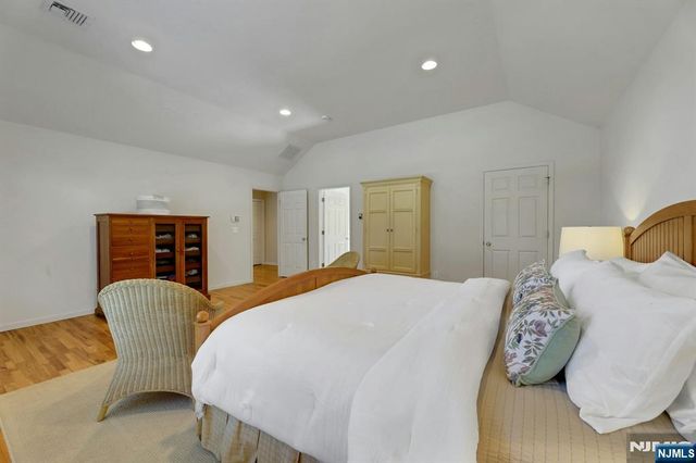 25 Hollywood Avenue, Emerson, NJ 07630