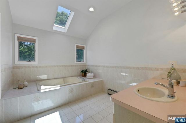 25 Hollywood Avenue, Emerson, NJ 07630
