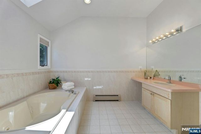 25 Hollywood Avenue, Emerson, NJ 07630