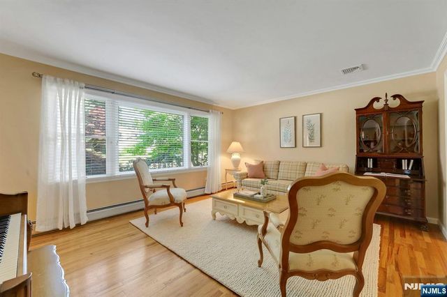 25 Hollywood Avenue, Emerson, NJ 07630
