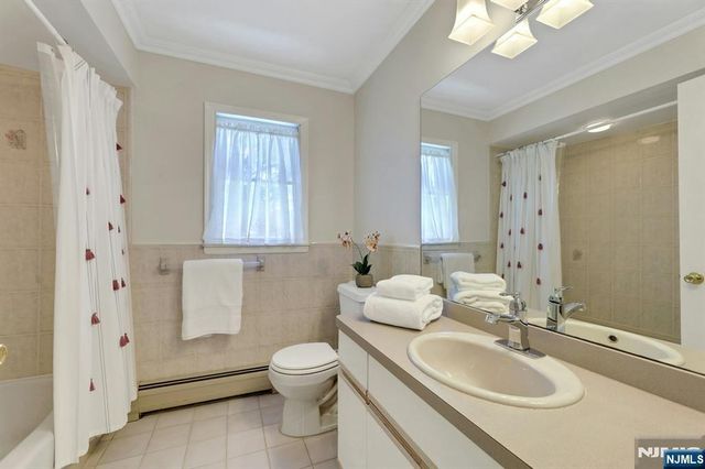 25 Hollywood Avenue, Emerson, NJ 07630