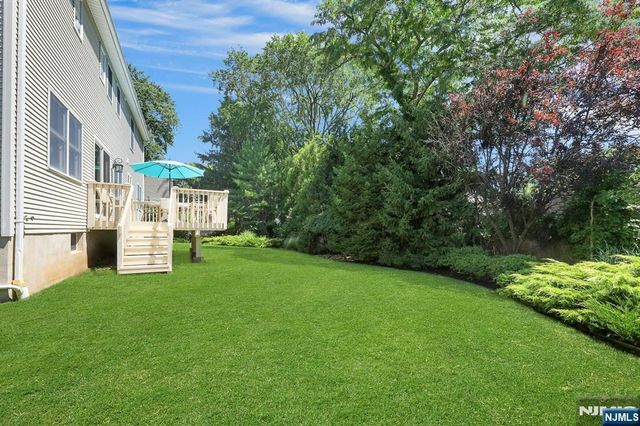 25 Hollywood Avenue, Emerson, NJ 07630