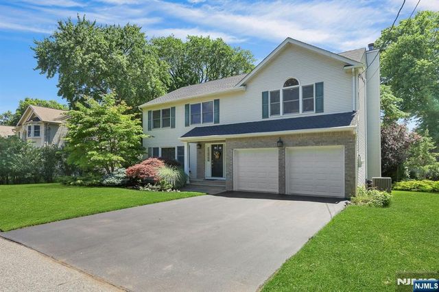 25 Hollywood Avenue, Emerson, NJ 07630