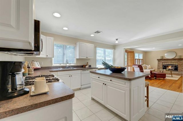 25 Hollywood Avenue, Emerson, NJ 07630