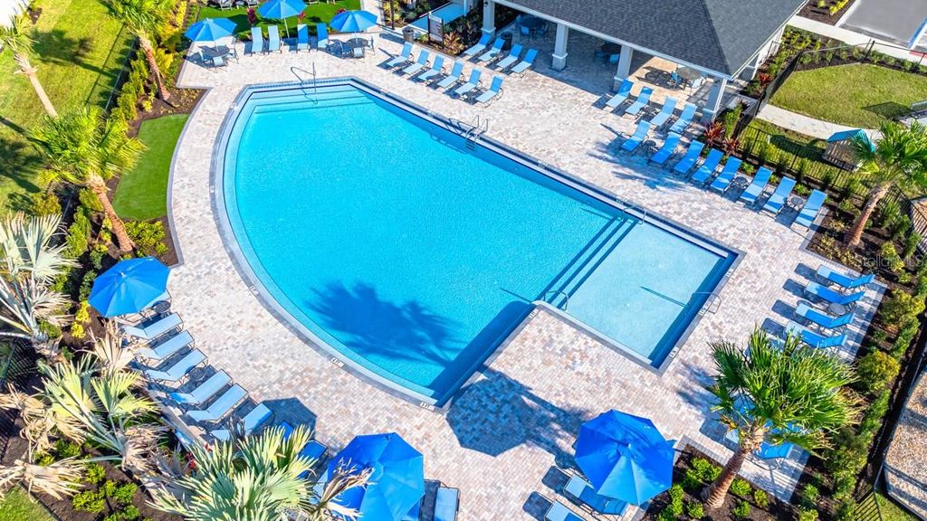 Image 4 of property listing at 846 STEEL DRIVE, Apollo Beach, FL 33572