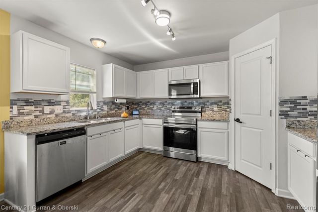 1659 Greenway Drive, Ypsilanti, MI 48198