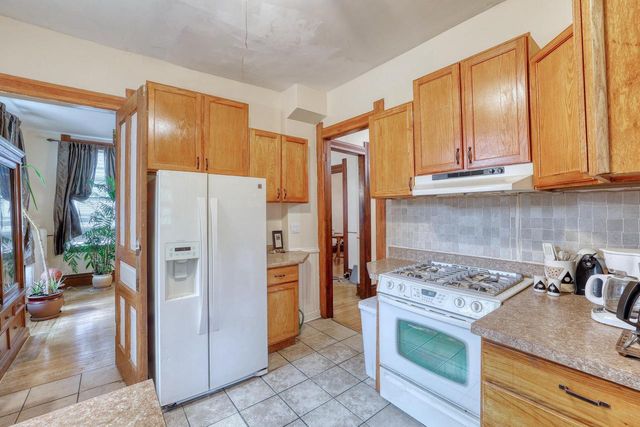 546 N 32nd STREET, Milwaukee, WI 53208