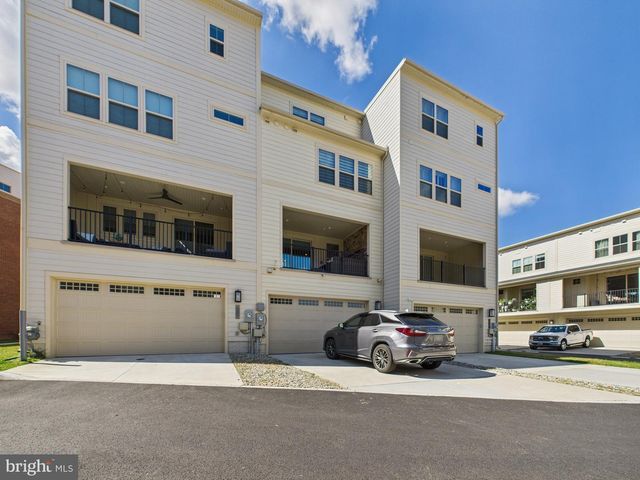 3711 MAYORS WAY, Fairfax, VA 22030