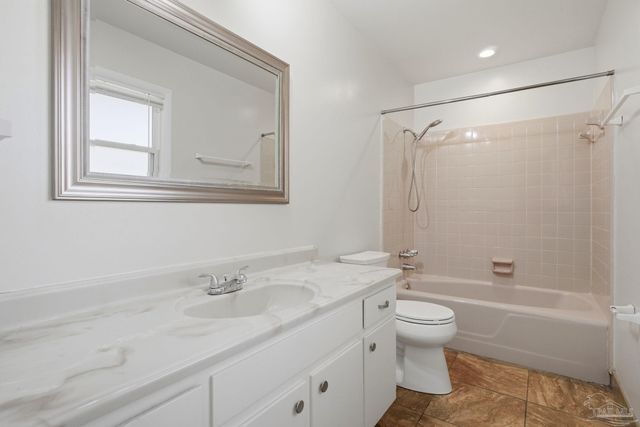 5641 Hibiscus Rd, Pensacola, FL 32504