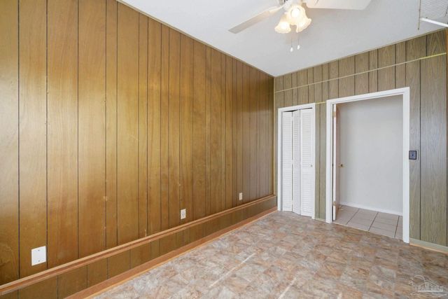 5641 Hibiscus Rd, Pensacola, FL 32504