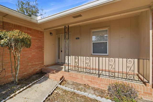 5641 Hibiscus Rd, Pensacola, FL 32504