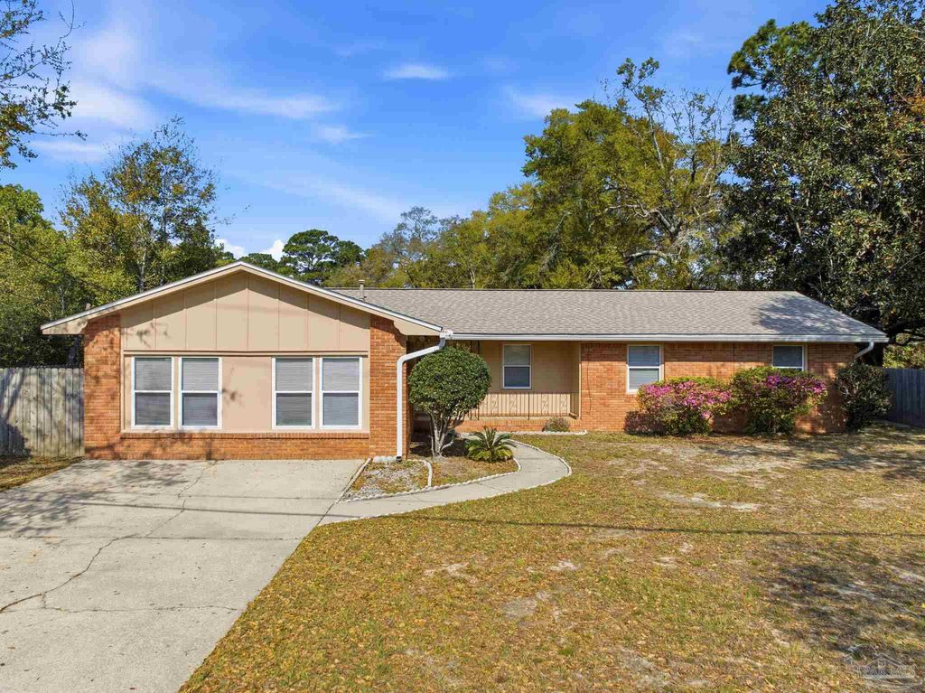5641 Hibiscus Rd, Pensacola, FL 32504