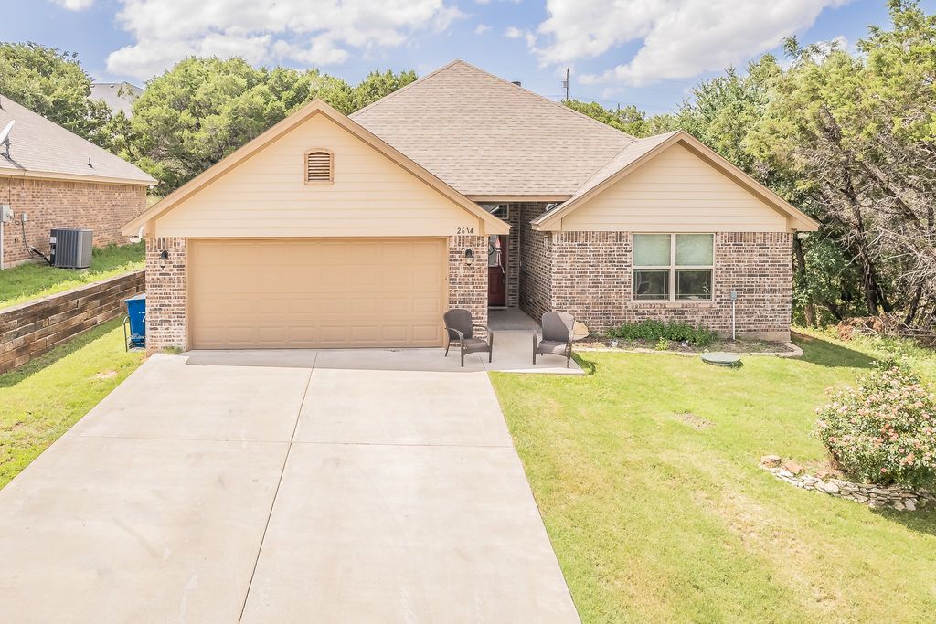 2614 Creek Drive, Granbury, TX 76048