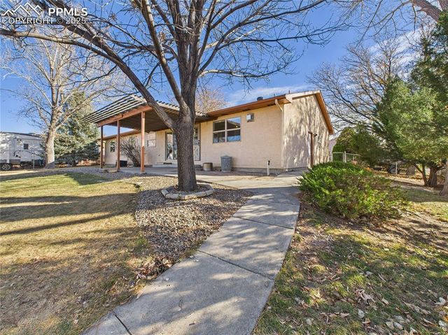 21 S Golfwood Drive, Pueblo West, CO 81007
