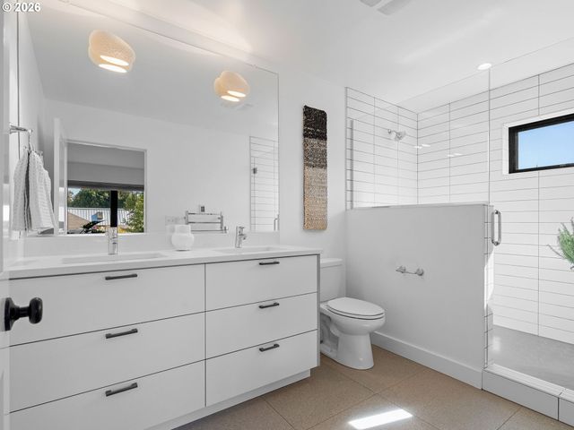 4566 Ne CESAR E CHAVEZ Blvd, Portland, OR 97211