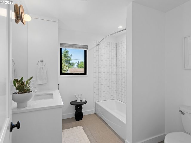 4566 Ne CESAR E CHAVEZ Blvd, Portland, OR 97211