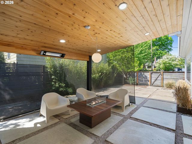 4566 Ne CESAR E CHAVEZ Blvd, Portland, OR 97211