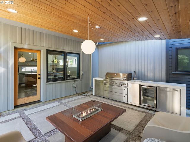 4566 Ne CESAR E CHAVEZ Blvd, Portland, OR 97211